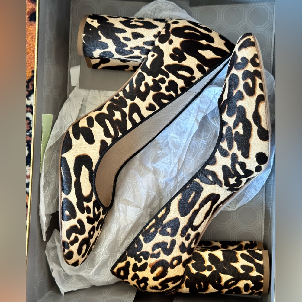 Louise et Cie Lo- Jazly leopard print, pony hair pumps with block heel, size 7.